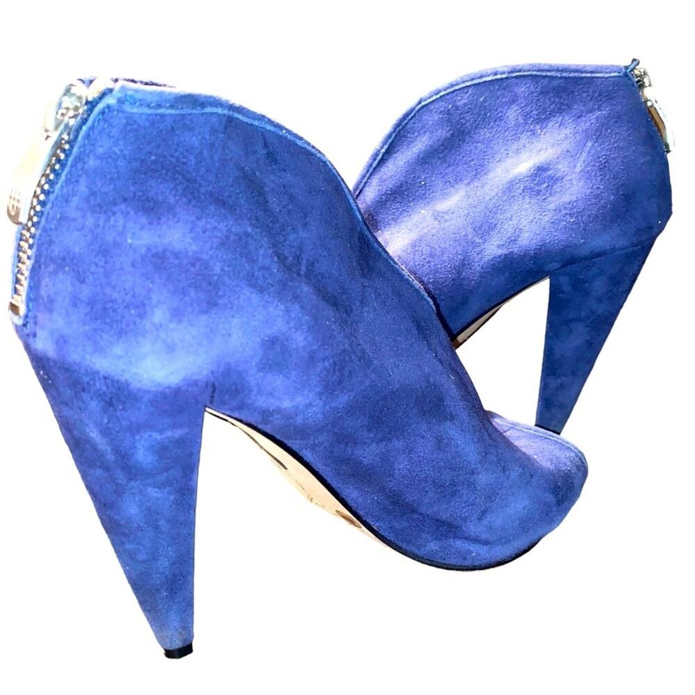 Vince Camuto Size 6 Blue Suede Heel